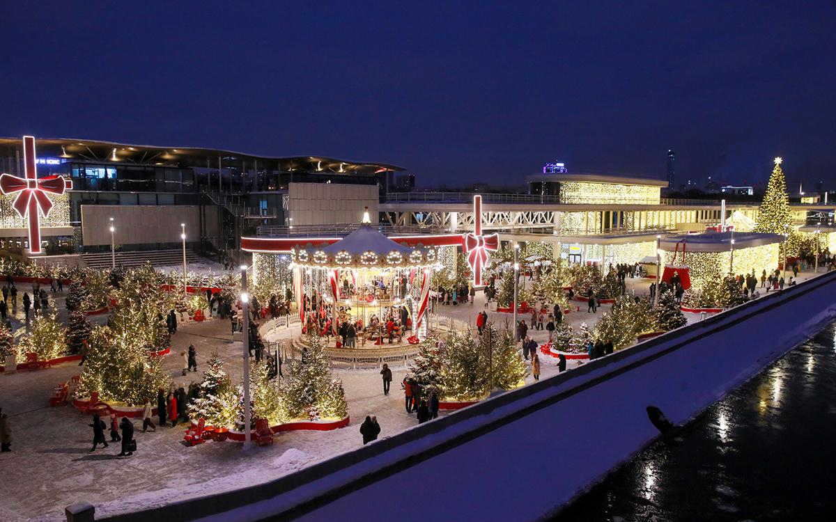 Пушкинская набережная в парке им. Горького