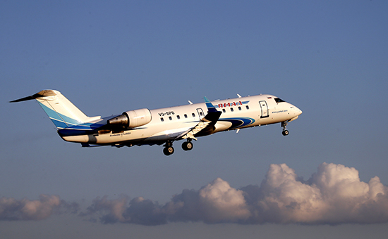 Самолет Bombardier CRJ&nbsp;200 авиакомпании &laquo;Ямал&raquo;, июль 2015 года


