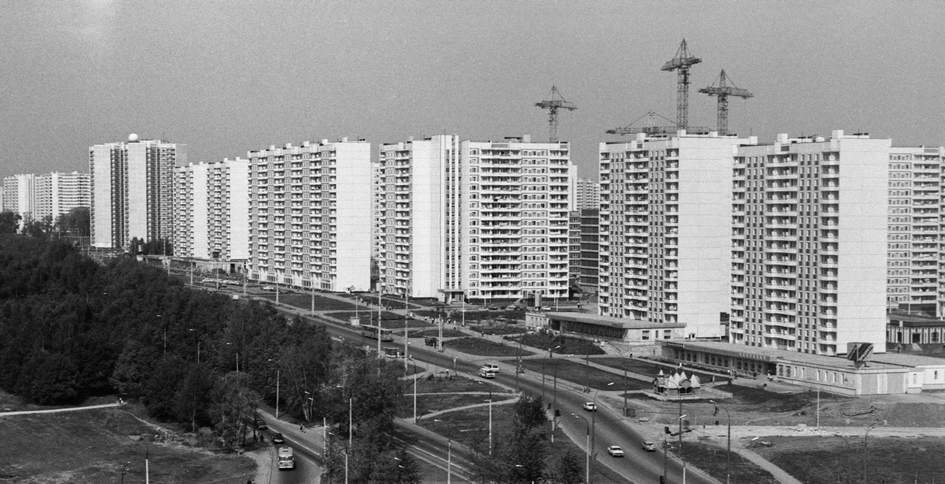 Строительство микрорайона Крылатское. На фото&nbsp;&mdash; дома серии П-44. 1987 год