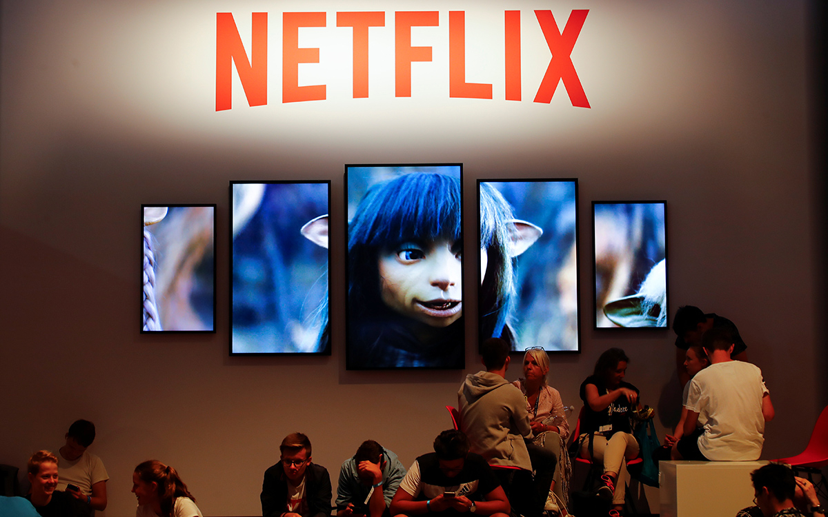 Netflix введет дешевый тариф с рекламой из-за падения числа подписчиков