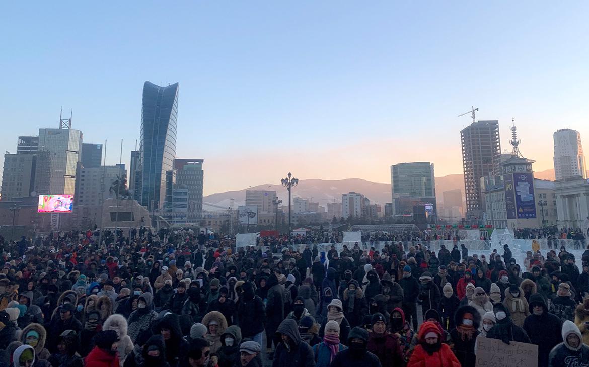 Власти Монголии решили силой разогнать протестующих из-за кражи угля