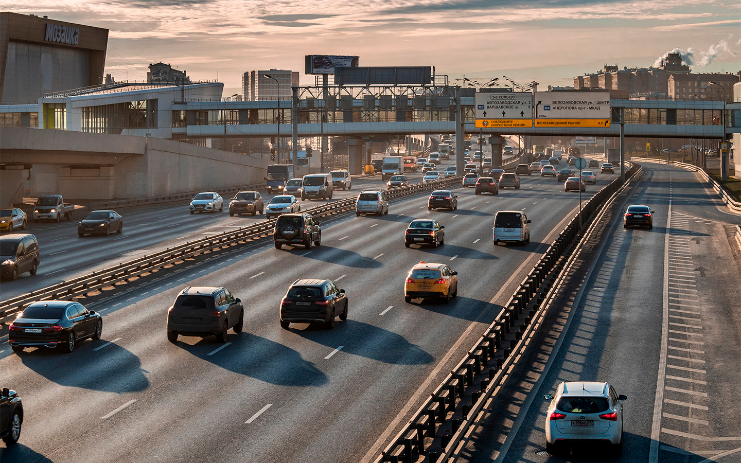 Права и обязанности участников дорожного движения определены законодательством РФ