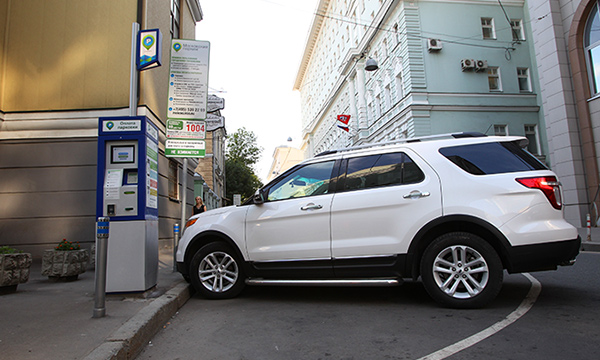 В 10 районах на севере Москвы хотят ввести платную парковку