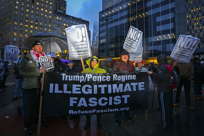 Протестующие в Нью-Йорке. 20 января 2017 года