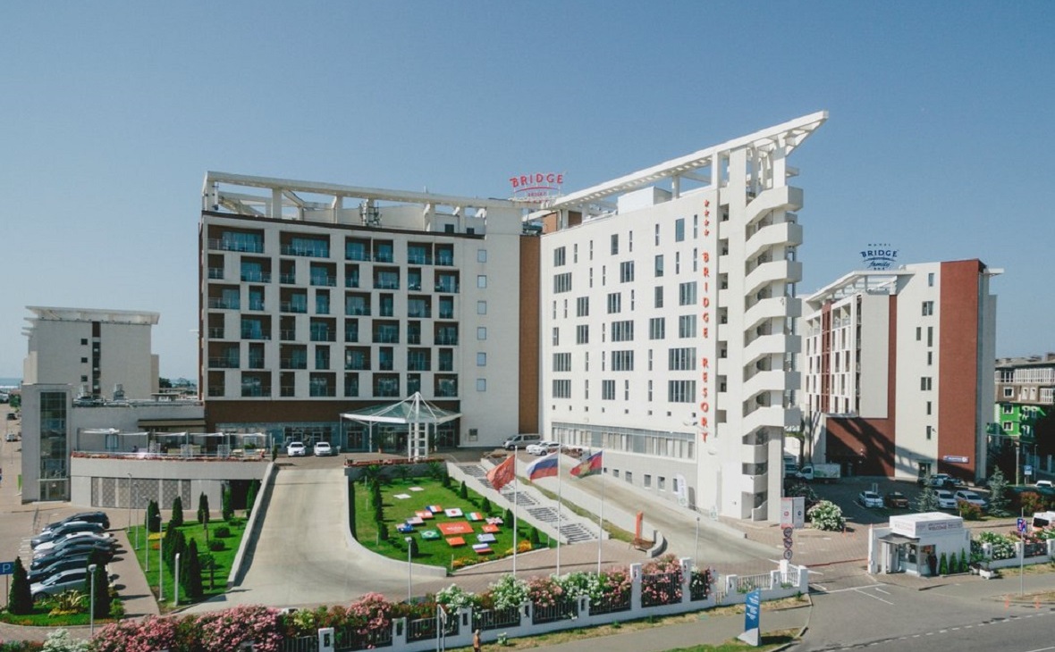Структуры «Альфа-групп» купят 4-звездочный отель Bridge Resort в Сочи