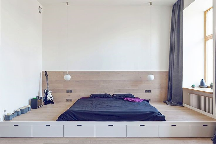 В стиль лофт можно вписать кровать-подиум при грамотном зонировании и ее гармоничном стилистическом оформлении
