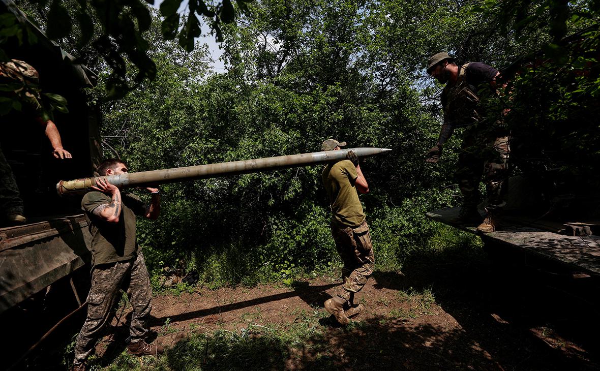 Зеленский заявил о присутствии украинских военных в Бахмуте"/>













