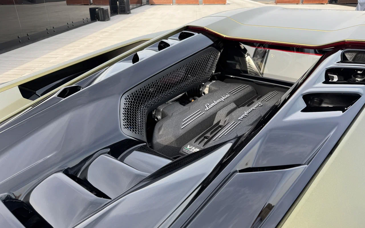 Lamborghini Revuelto