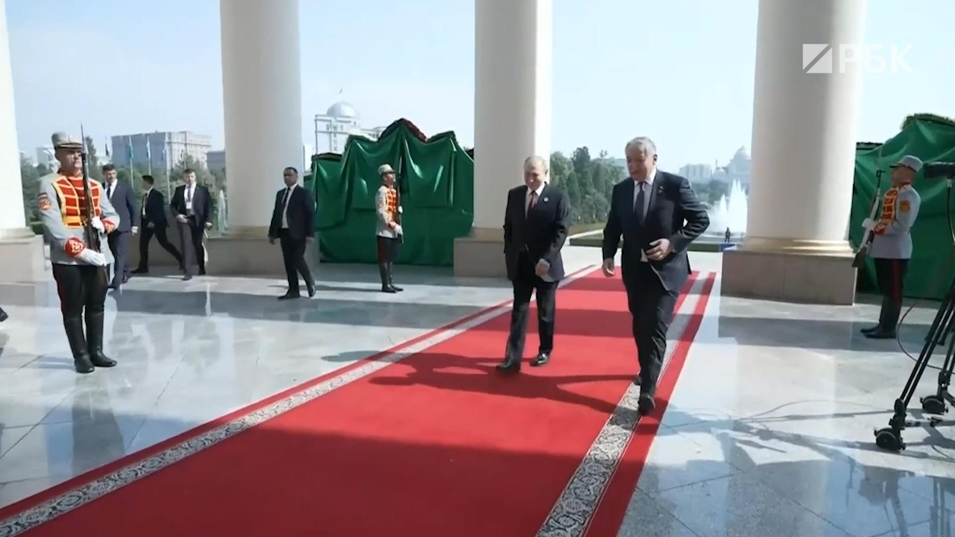 Путин прибыл во Дворец нации в Душанбе для участия в саммите СНГ