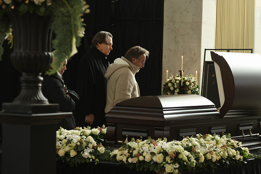 Попрощаться с ведущим пришли генеральный директор &laquo;Первого канала&raquo; Константин Эрнст и актер Леонид Ярмольник. &laquo;Юрочка&nbsp;&mdash; так страна на протяжении полувека называла его. Мало кто удостаивается такой чести. Но Юрин талант и обаяние позволили ему стать именно таким человеком. Он ассоциировался с утром, с улыбкой, с праздником. И люди, видя его, всегда улыбались,&nbsp;&mdash; заявил Эрнст в ходе церемонии.&nbsp;&mdash; Вот &laquo;Утренняя почта&raquo;, &laquo;Утренняя звезда&raquo; и &laquo;Достояние республики&raquo; навсегда останутся частью истории российского телевидения, частью российской культуры&raquo;.