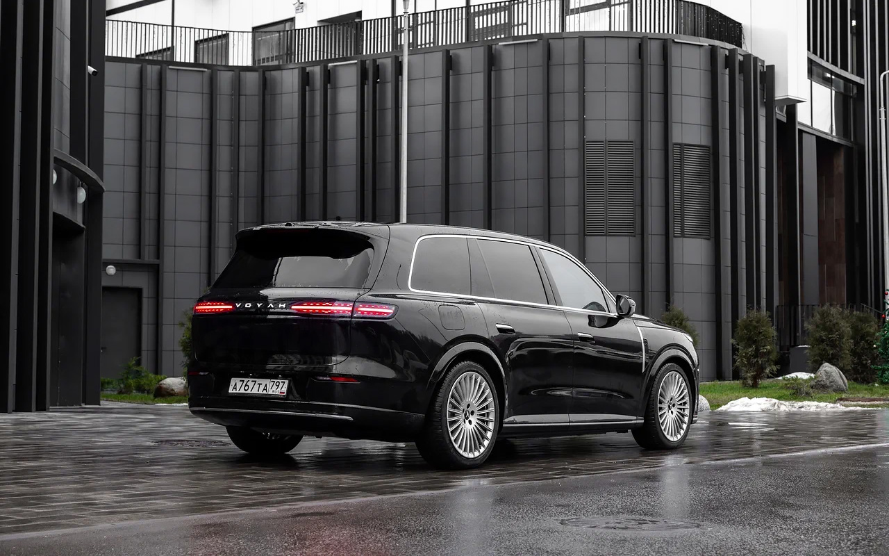В облике Voyah Taishan есть нотки&nbsp;Rolls-Royce Cullinan, Bentley Bentayga и Mercedes-Maybach, при этом автомобиль самобытен и визуально притягателен

&nbsp;

