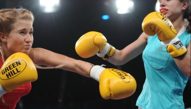 Янькова одержала трудовую победу на турнире W5 Fighter