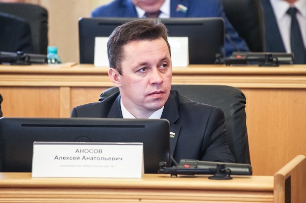Депутат Аносов&nbsp; считает, &nbsp;что сегодня размер зарплаты депутата областной Думы настолько большой, что о нем стыдно говорить вслух
