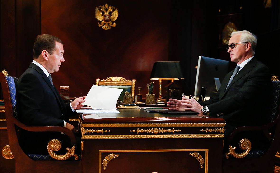 Дмитрий Медведев и Александр Шохин (слева направо)