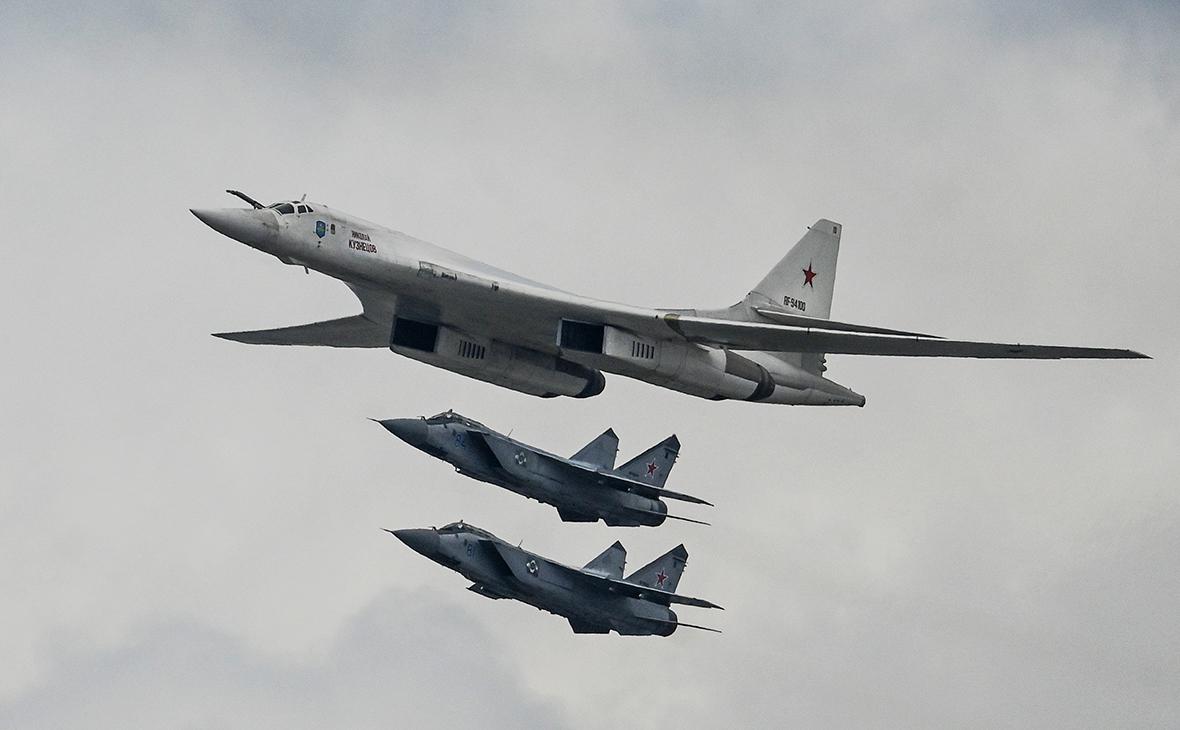 Ракетоносец Ту-160 и истребители&nbsp;МиГ-31БМ