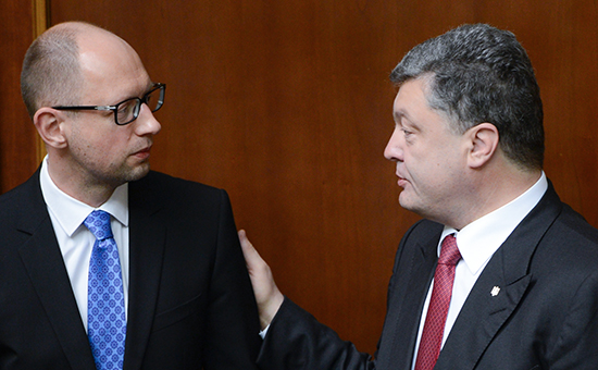Премьер-министр Украины Арсений Яценюк (слева) и президент Украины Петр Порошенко