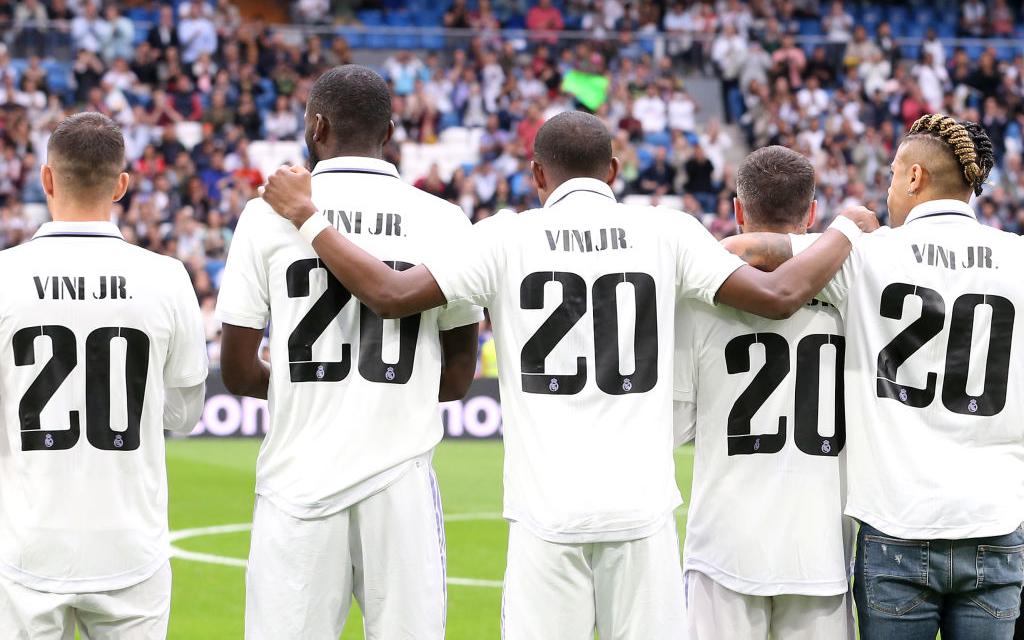 Игроки «Реала» поддержали подвергшегося расистским оскорблениям Винисиуса