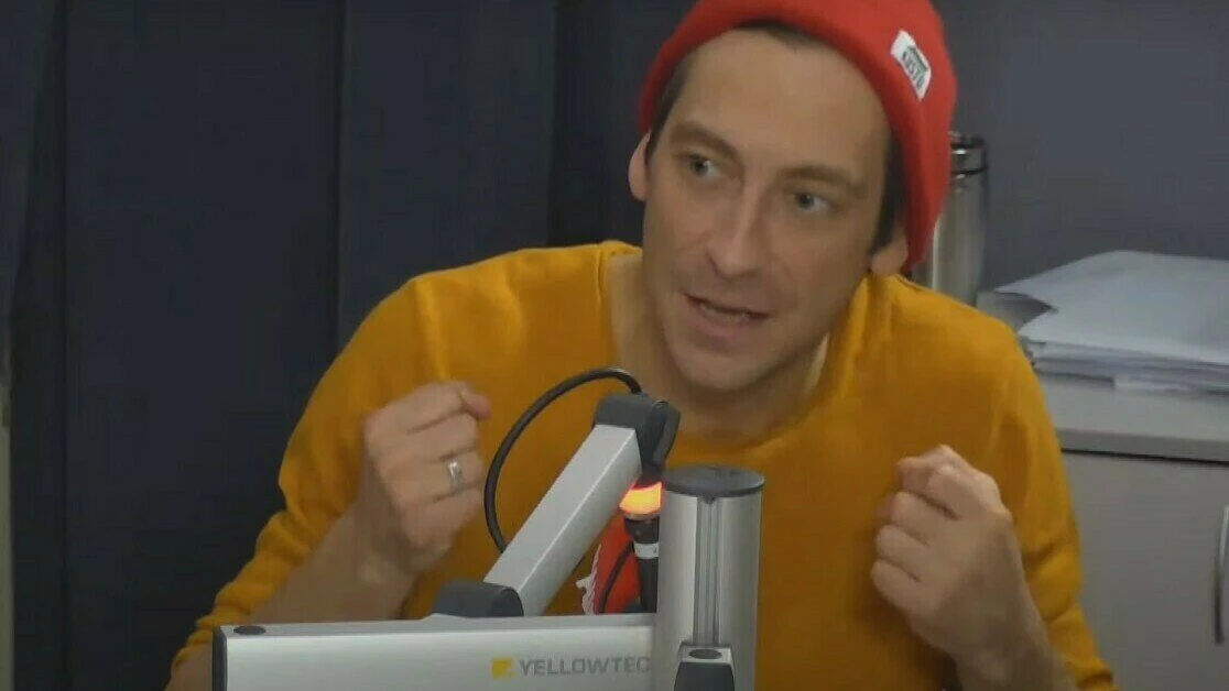 скриншот телеинтервью с Артемом Ткаченко