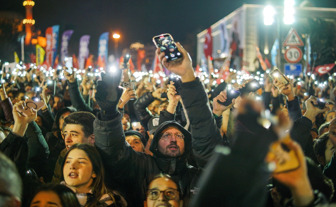 Tolga Uluturk / Reuters