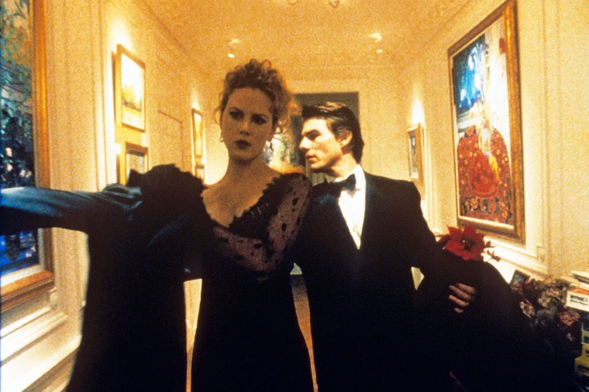 Кадр из фильма «С широко закрытыми глазами»