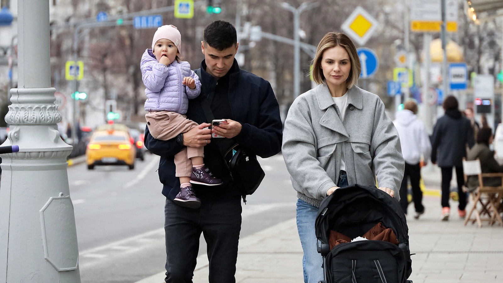 В Госдуме призвали ввести периодическую базовую выплату всем родителям