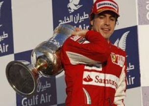 Алонсо выиграл Гран-при Бахрейна, Петров не финишировал