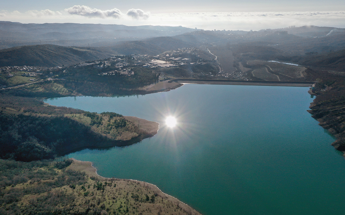 Вода крыма водохранилище. Водохранилища Крыма. Изобильненское водохранилище. Водохранилище в Украине рядом с Крымом. Водохранилище Крыма Сомали.