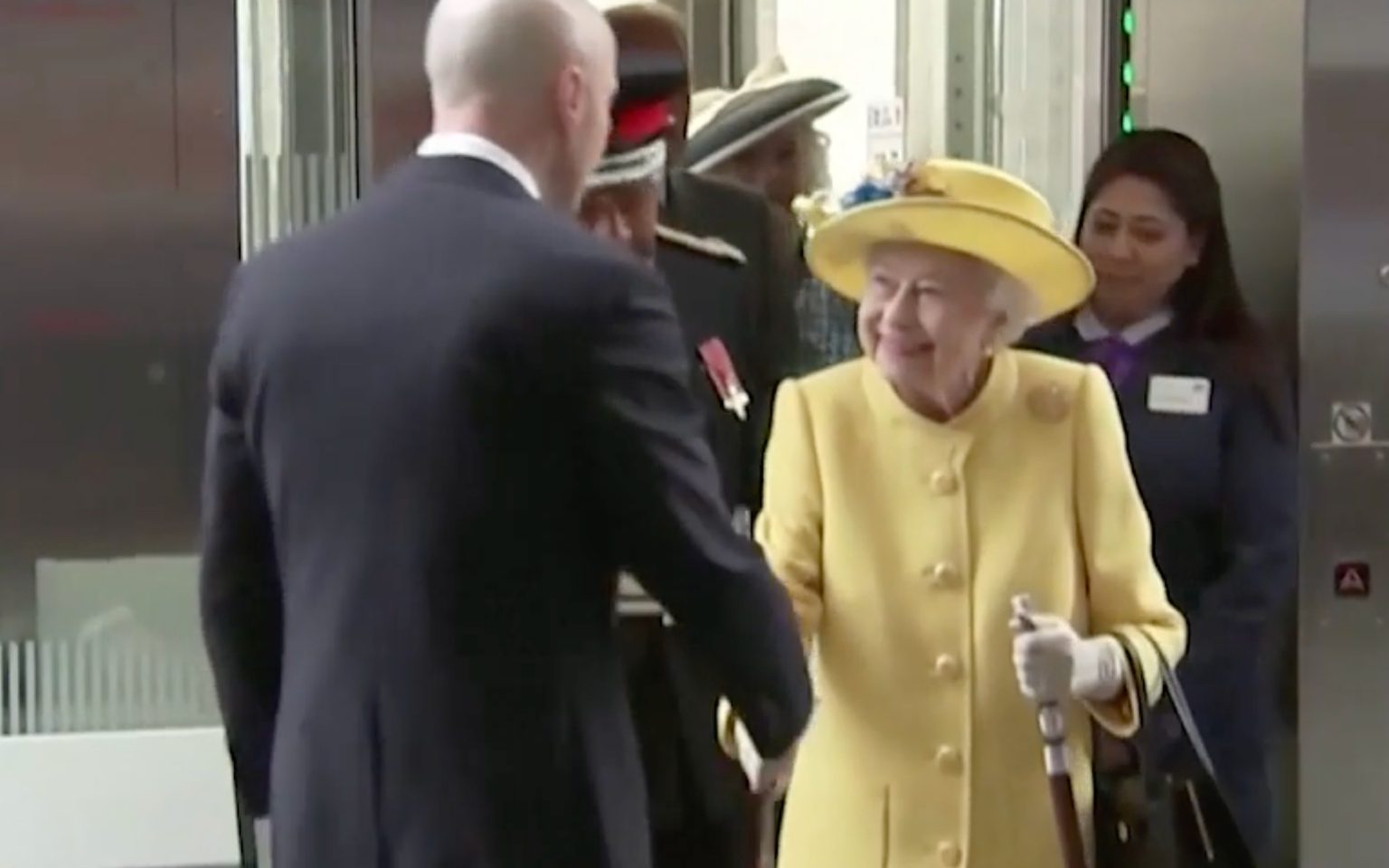 Королева Елизавета II открыла названную в ее честь линию метро Лондона