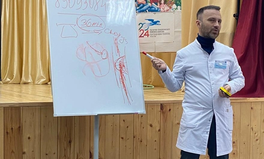 соцсети Рыбно-Слободской ЦРБ (на фото: Ильназ Ахмадиев)