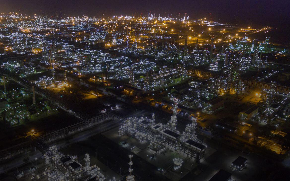 Крупнейший нефтезавод в Индии не получит российскую нефть в январе