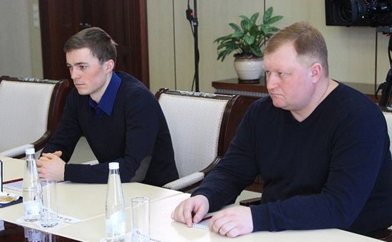 Антон Бабиков&nbsp;(слева)&nbsp;со своим тренером Виктором Никитиным&nbsp;