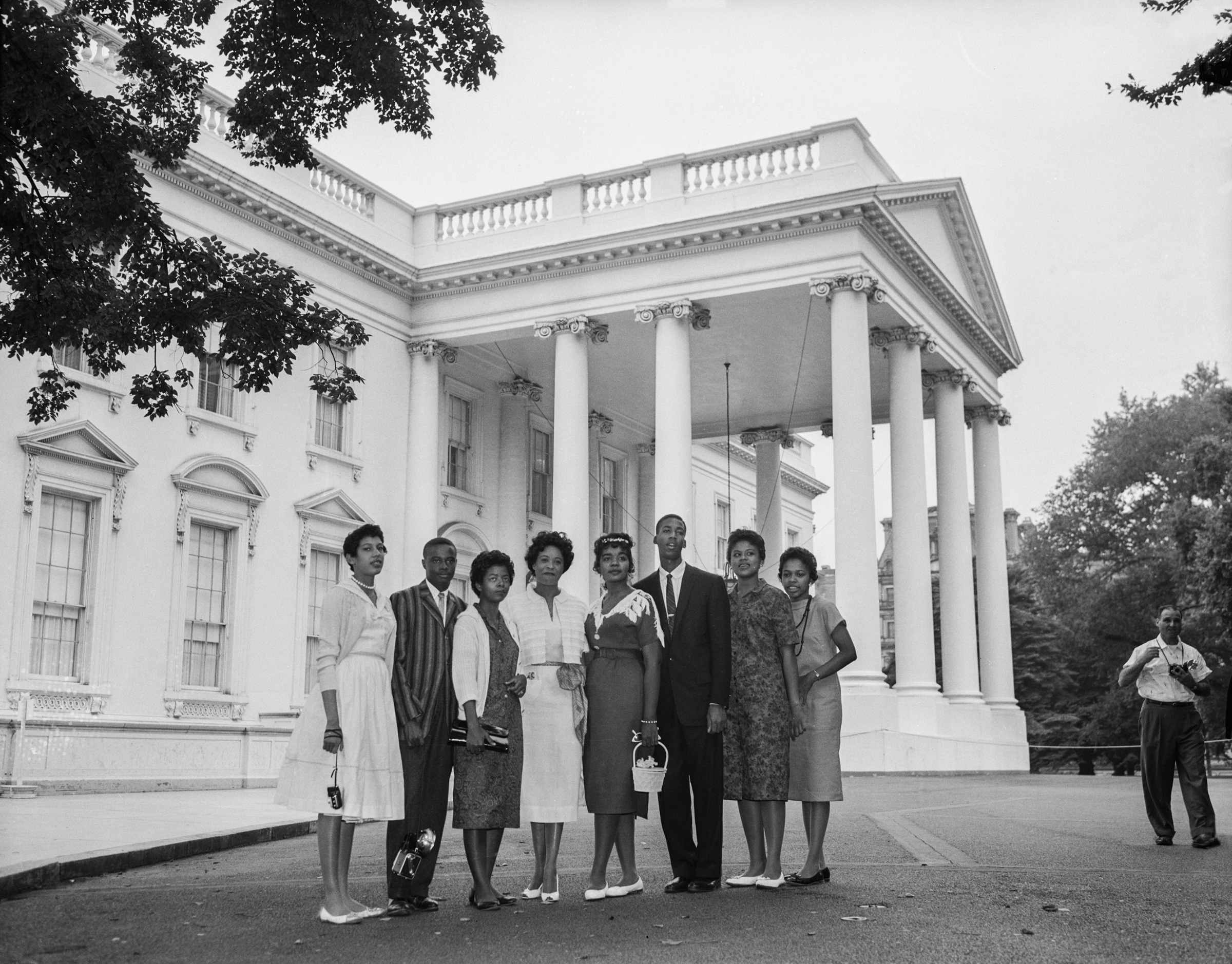 В августе 1958 года семь из девяти подростков посетили обзорную экскурсию в Белом доме.
