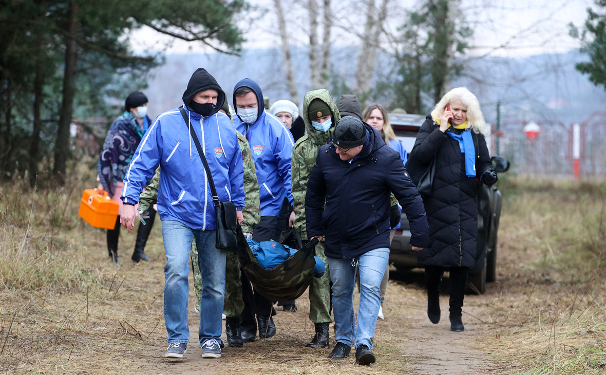 Оказание медицинской помощи мигранту в лагере на белорусско-польской границе