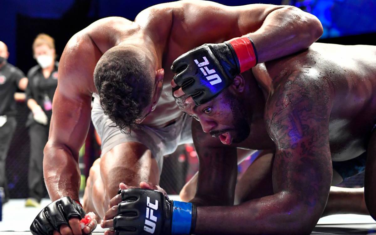 Американского бойца UFC дисквалифицировали за три разных допинг-препарата