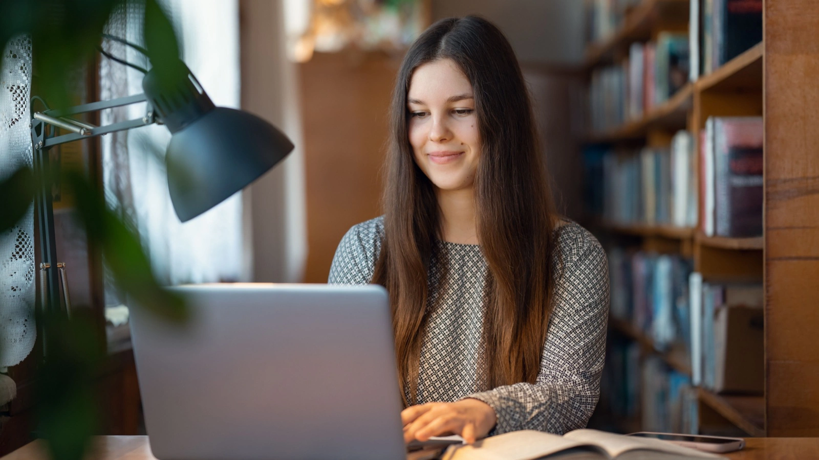 Рефераты пишут в школе, колледже и вузе, когда нужно подготовиться к проекту, зачету или экзамену