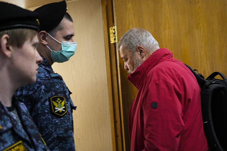 Дмитрий Муратов в Басманном суде