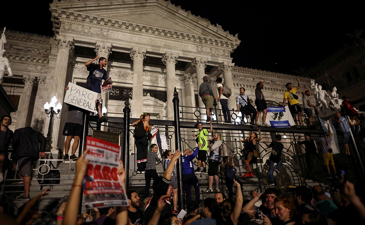 Agustin Marcarian / Reuters