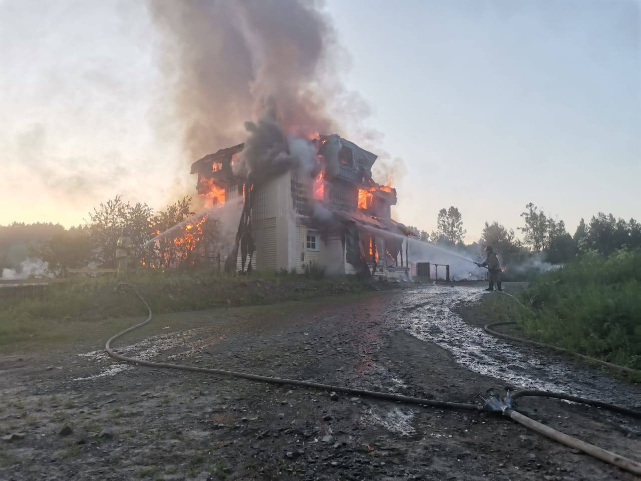 В Новосибирской области произошел крупный пожар на базе отдыха — РБК