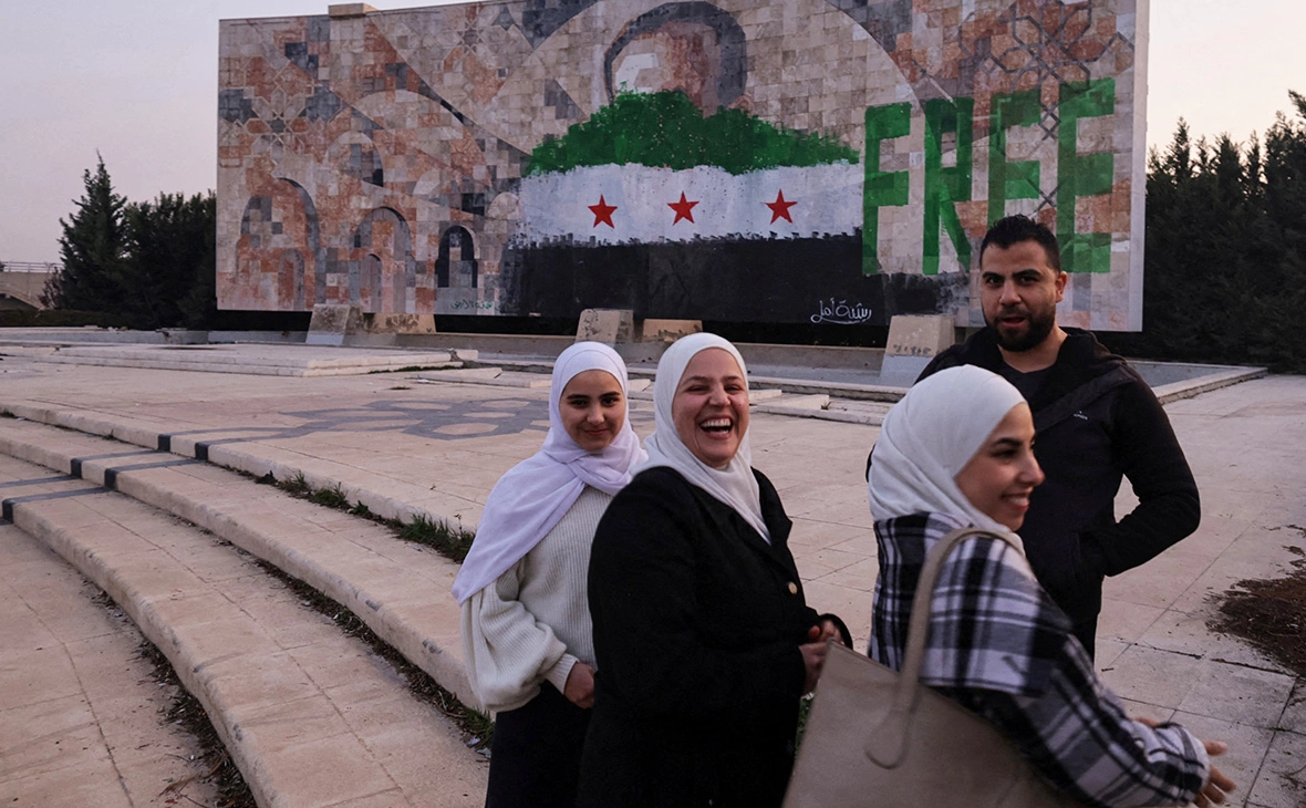 Zohra Bensemra / Reuters