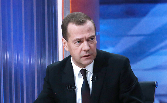 Премьер-министр России Дмитрий Медведев во время интервью, посвященного итогам работы правительства в текущем году
