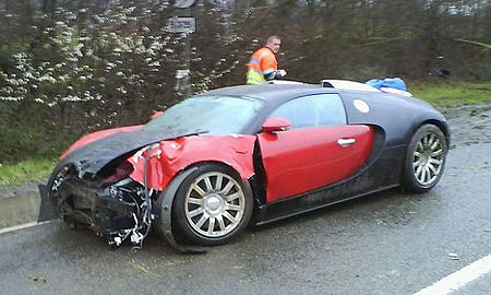 Самый дорогой суперкар в мире Bugatti Veyron угодил в ДТП