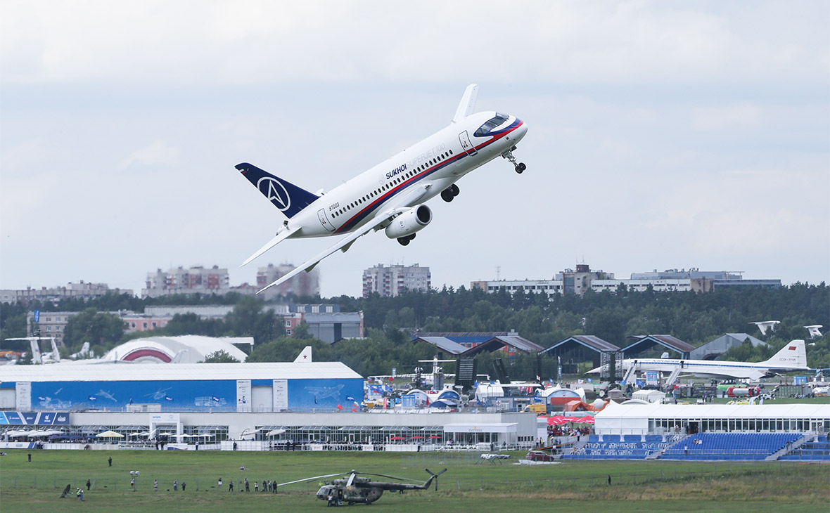 Самолет Sukhoi Superjet 100