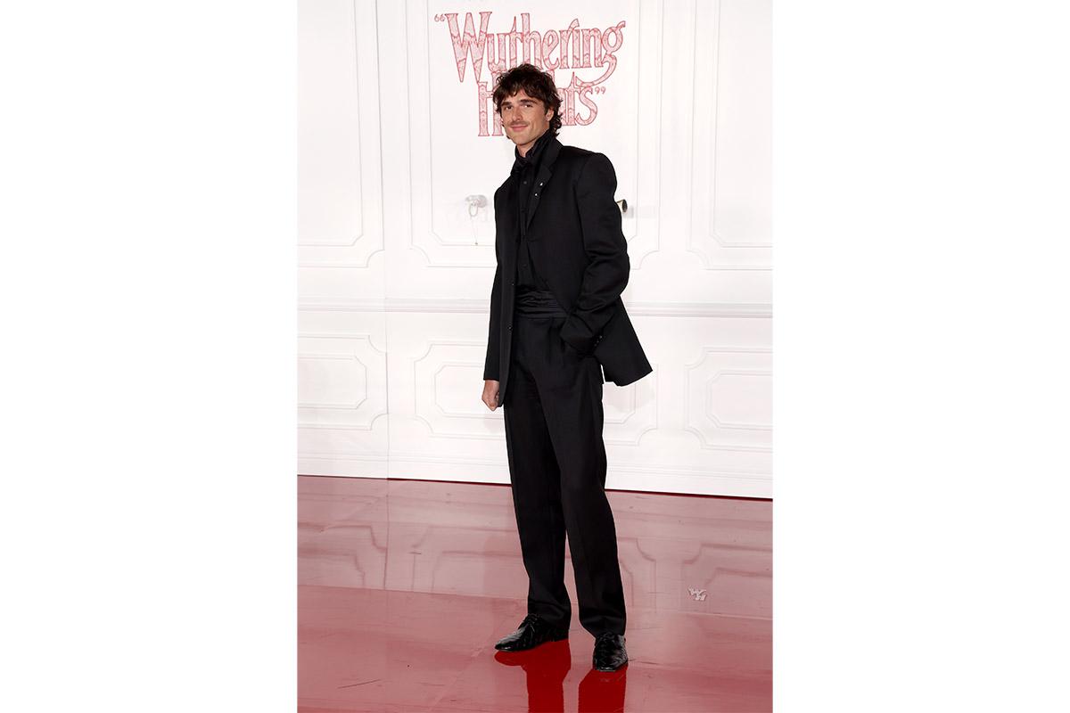 Джейкоб Элорди в Bottega Veneta на премьере фильма «Грозовой перевал», 28 января 2026 года