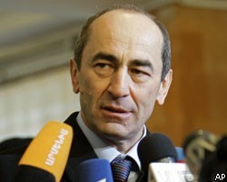Армянский президент смягчил режим ЧП в Ереване