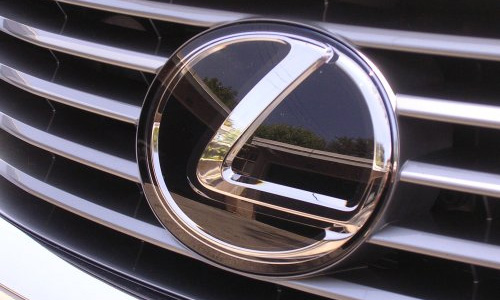 Ректор уральского университета купил Lexus на деньги из казны