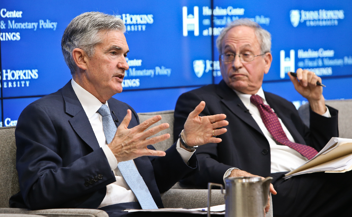 Глава Федеральной резервной системы США Джером Пауэлл (слева) и старший научный сотрудник экономического блока Брукингского института Дональд Кон