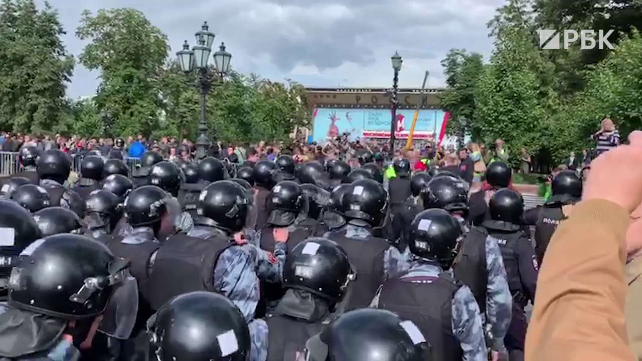 Правозащитники сообщили об 1 тыс. задержанных на акции в Москве