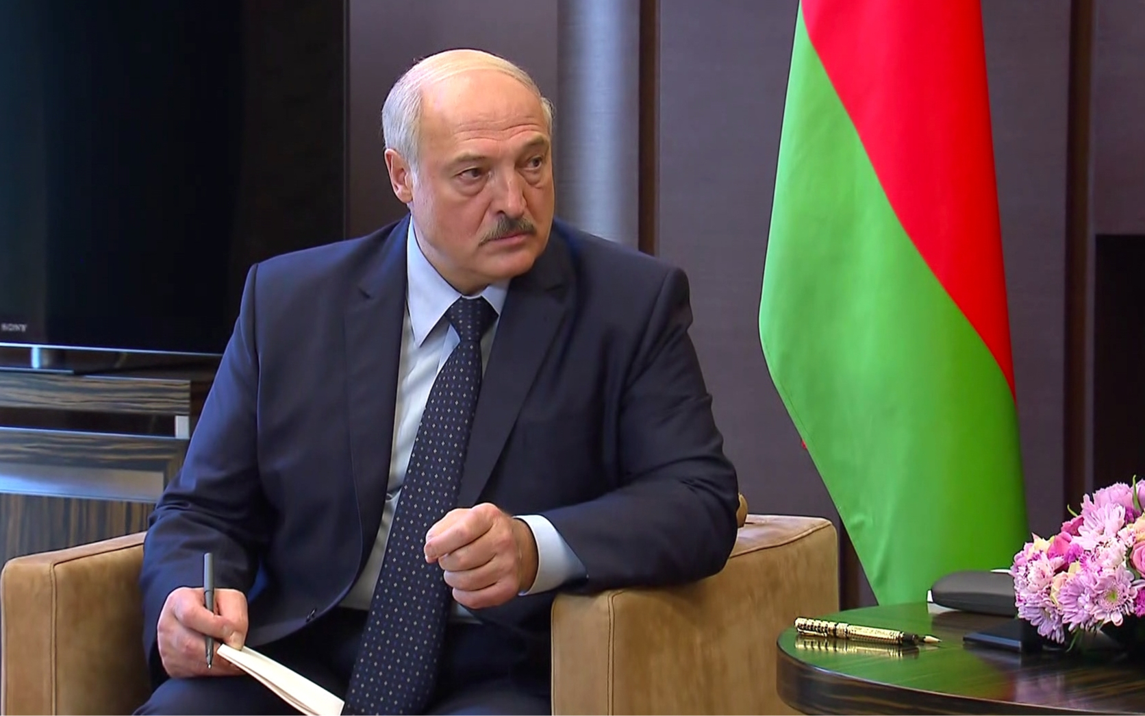 Лукашенко предложил «не париться» из-за отказа МОК признать его сына