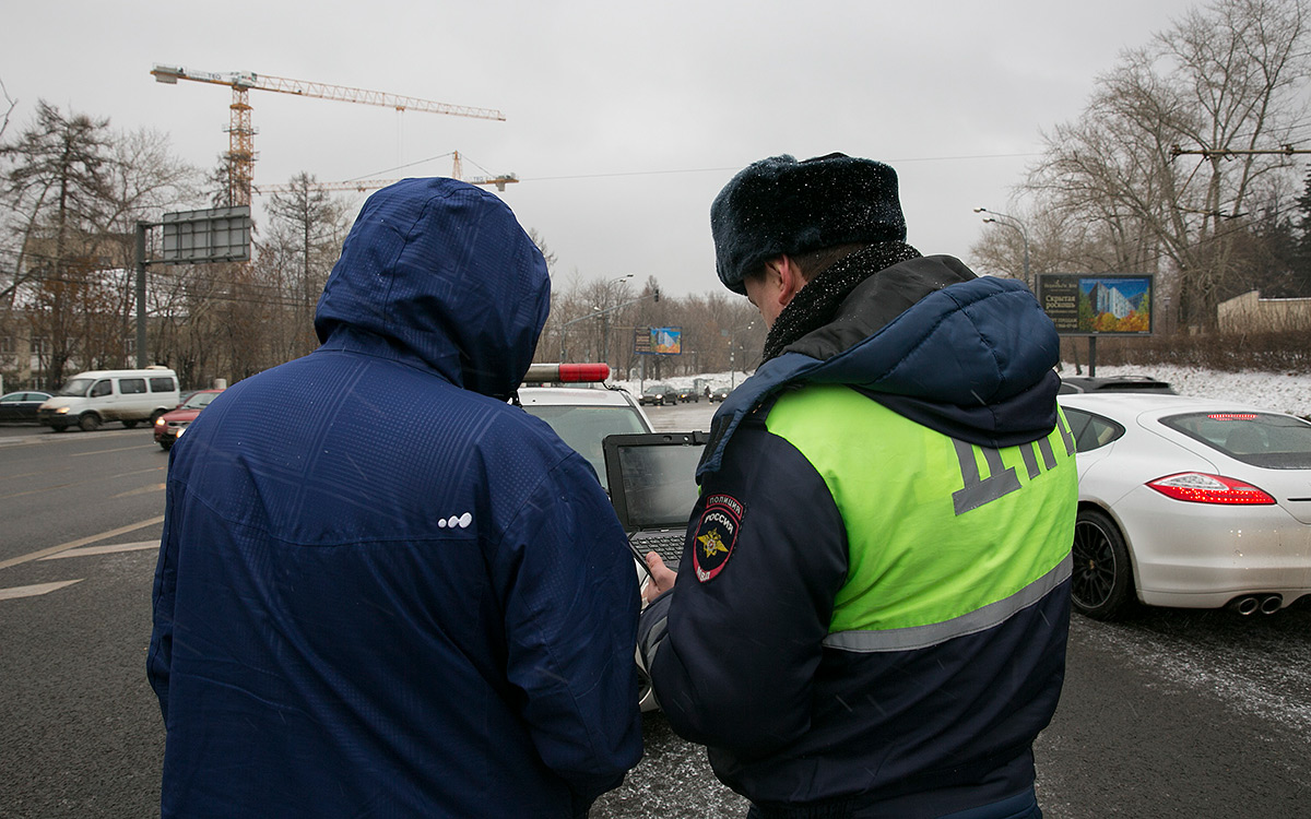 Человека прищучили, он как уж на сковородке. Думает: &laquo;Вот я хоть и виноват, еще инспектору жизнь подпорчу, напишу жалобу, чтобы было неповадно&raquo;.