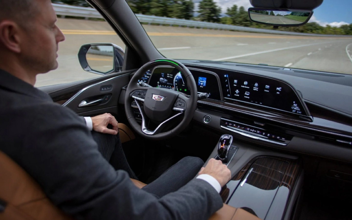 Новый автопилот General Motors позволит ездить без рук на руле
